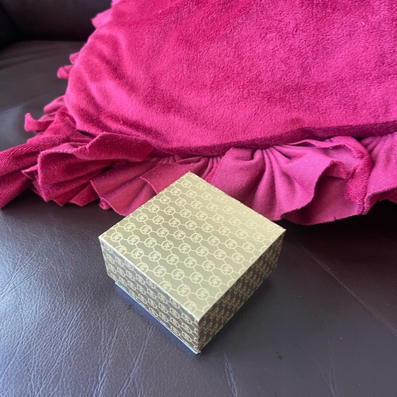 New MICHAEL KORS GOLD TONE HEART LOCK PAVE STUD EARRINGS MKJX7422710 - Picture 2 of 6